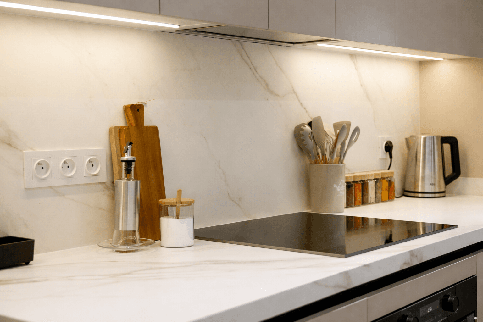 Détail plan de travail marbre et crédence — ArtMood Tanger